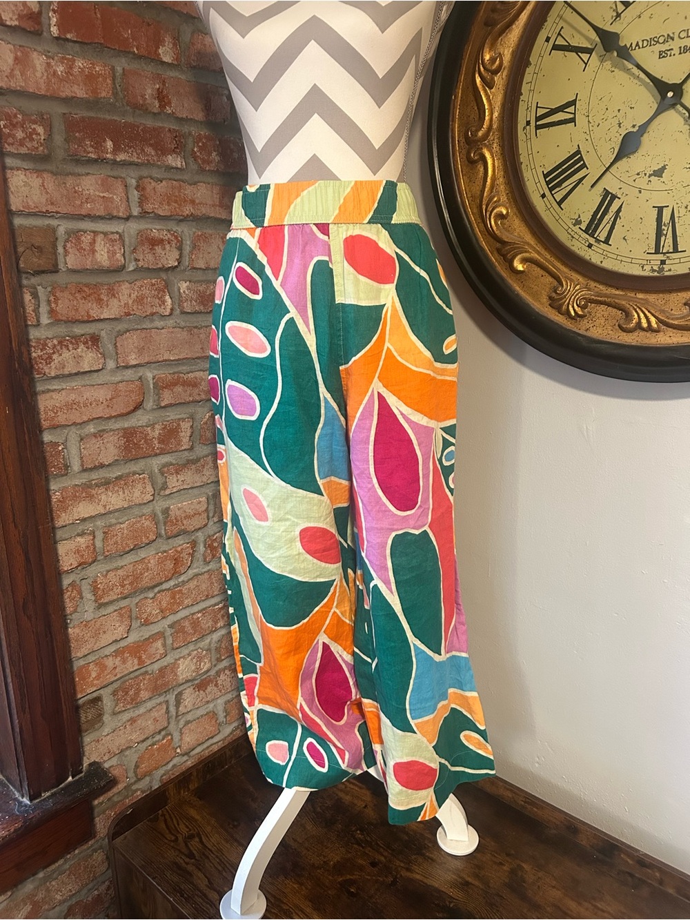 Christian Siriano • 100% Linen Rainbow Abstract Leaf Print Pants - Picture 2 of 6
